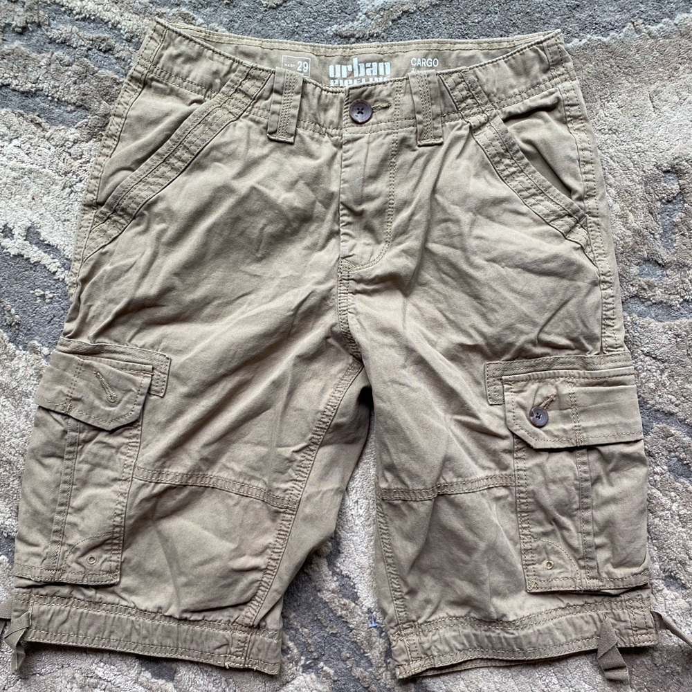 Men’s brown cargo shorts